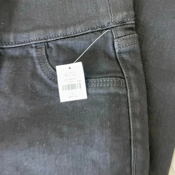 Old Navy black pull on skinny denim - Picture 4 of 9